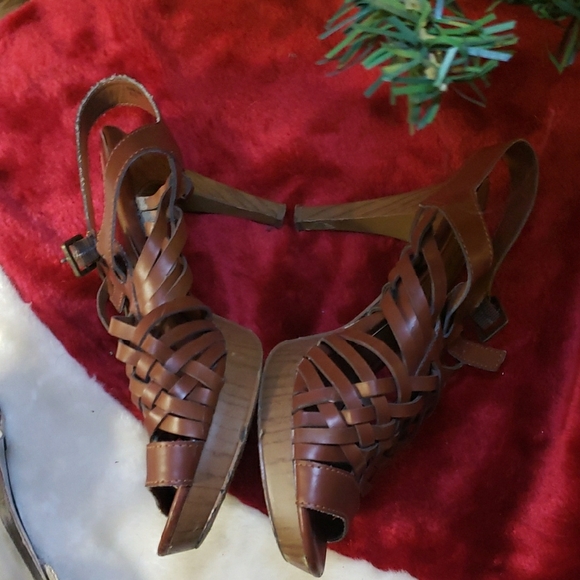 Madden Girl Tan Woven Sandals - Picture 5 of 5